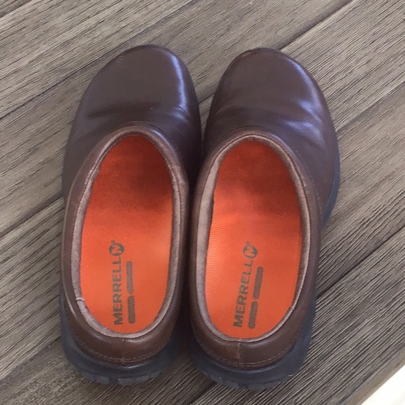 5/$20 Merrell leather mules 6.5. Scuffs on toes but lightly worn. - Picture 2 of 4